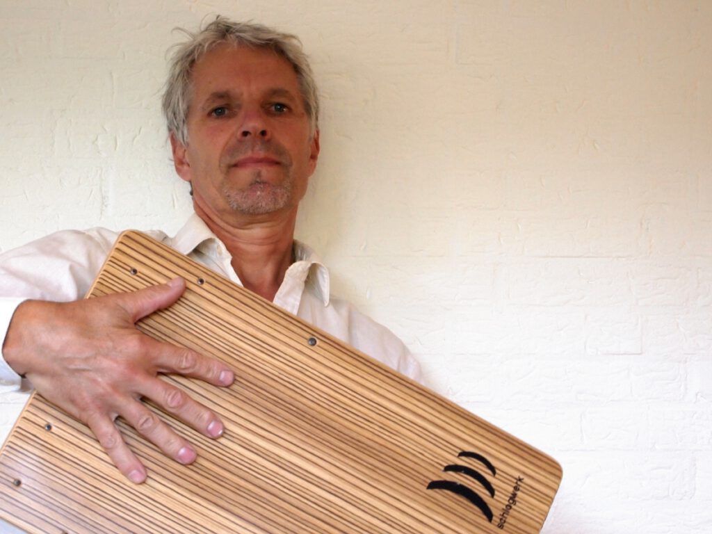 Jorn and his cajon