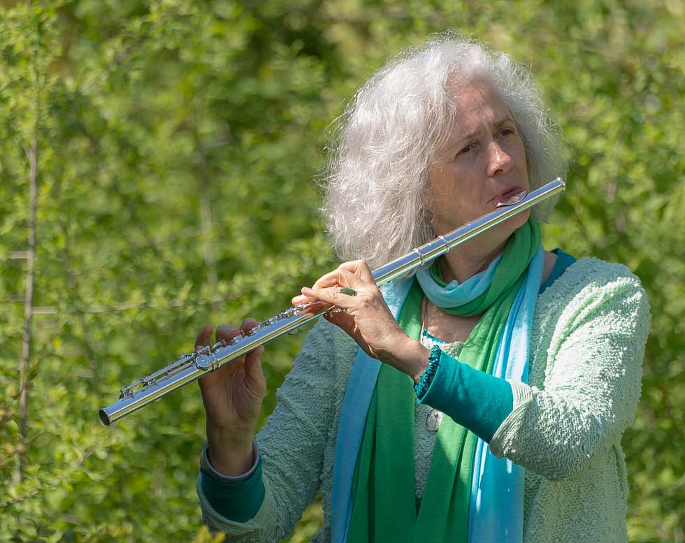 Nandin plays the flute